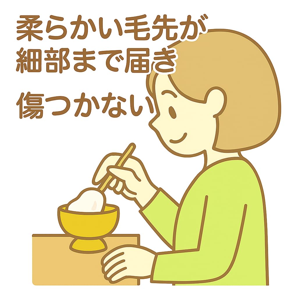 Small duster for cleaning Buddhist altars and accessories. Soft bristles gently sweep away dust. Approximately 17.5cm in size. (Set of 3)