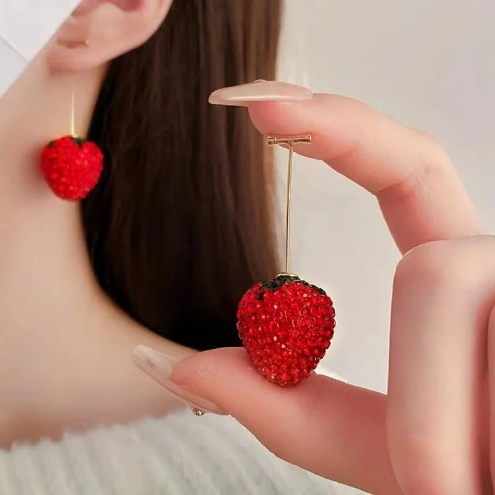 1Pair Rhinestone Strawberry Earrings Temperament Delicate Fruit Pendant Earrings for Women
