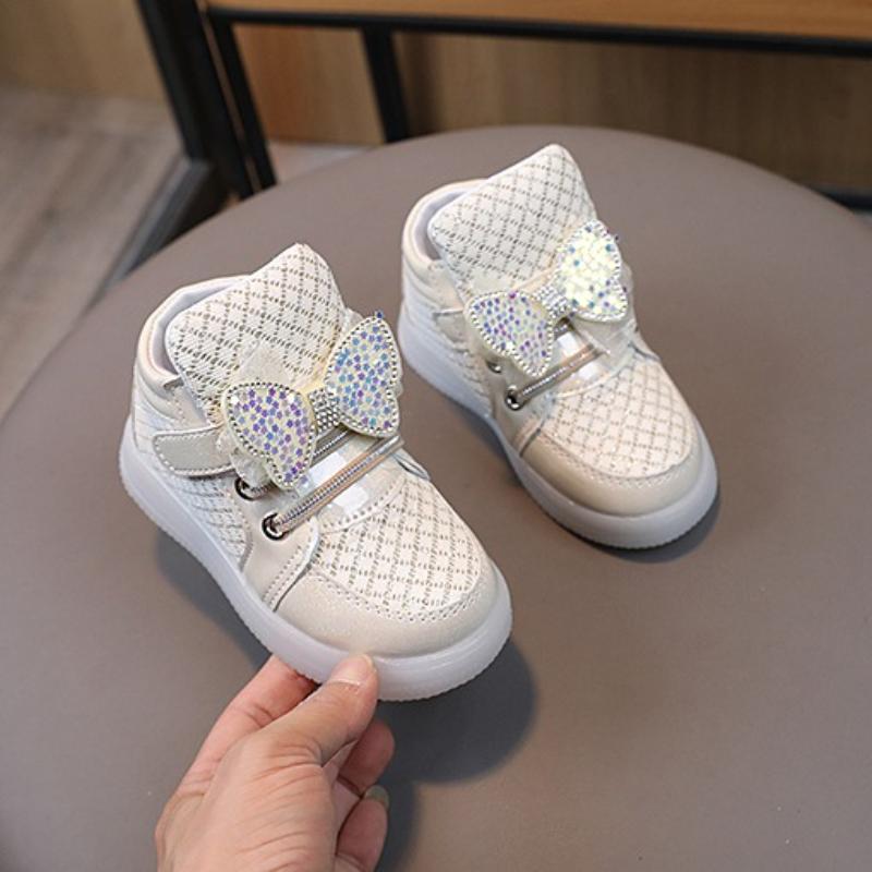 Fashion Girls Shoes Spring New Kids LED Light Shoe Soft Soled Lightweight Girl Casual Shoes Anti Slip Child Sports Shoes