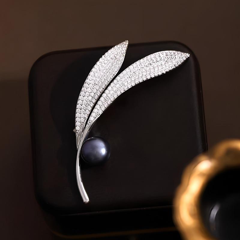 Broche Perle Feuille pour Femmes, Polyvalente et Unique, Broche Diamant Complet avec un Sens du Design de Niche