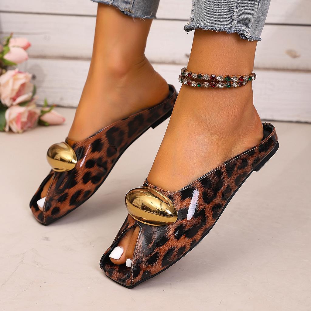 New Elegant Metal-buckle Fish-toe Shoes with Flat Soles, Suitable for Women in Summer.