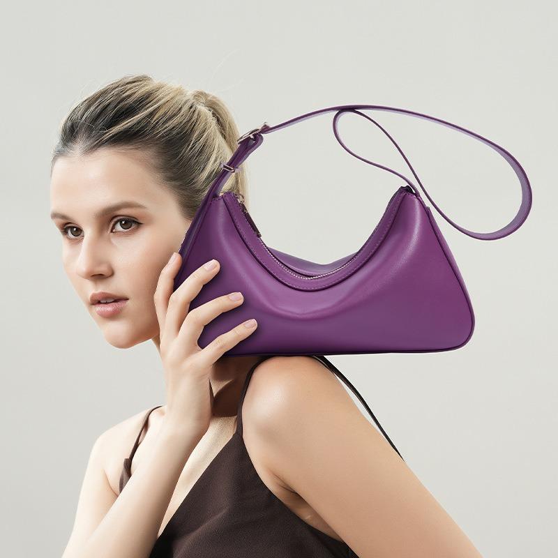 Summer leather design sense niche messenger bag black portable commuter high sense new women's shoulder bag