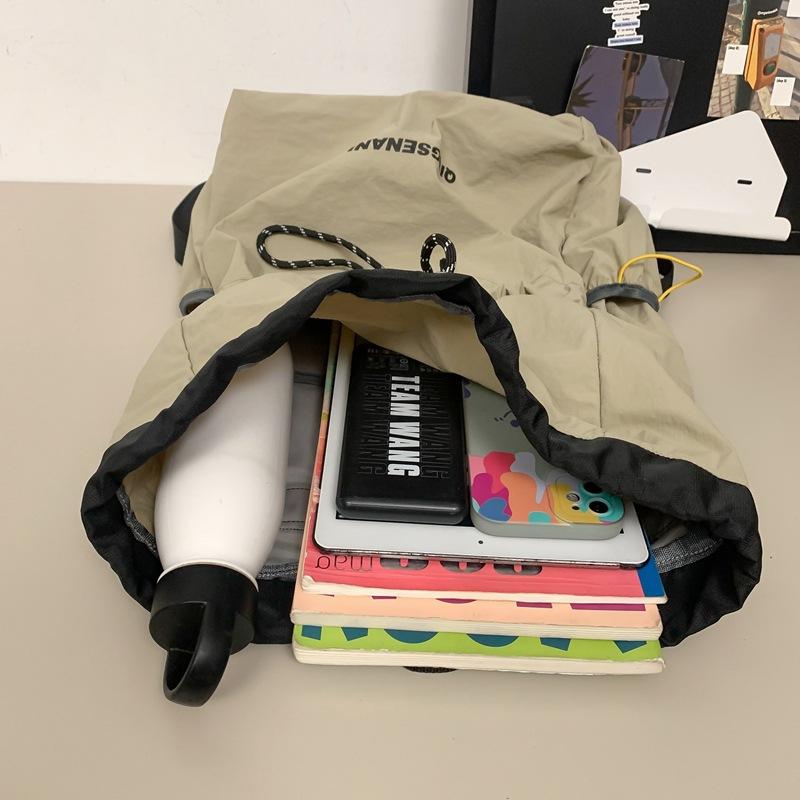 Solid color simple backpack, new drawstring outdoor, light sports and capacity, travel anti-splashing water-resistant wear-resistant and versatile