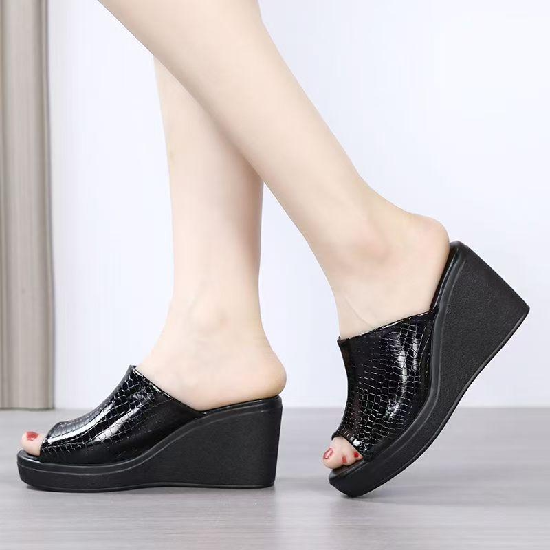 Damen Sommer Neue Leder Keilabsatz Peep Toe Hausschuhe Dicke Sohle Rutschfest Outdoor Höhensteigernde Hausschuhe Hohe Hacken Sandalen