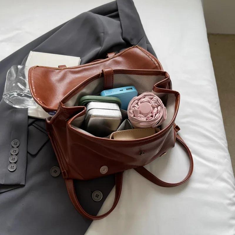 Large capacity backpack for students and classes fashionable feminine bag