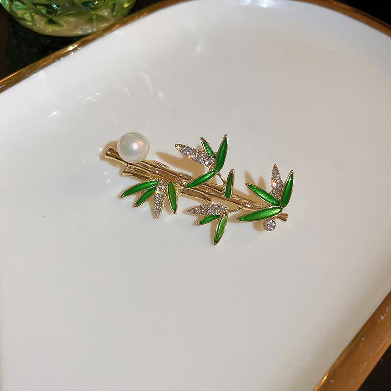 Chic Butterfly Brooch for Women - High-End Fashion Corsage