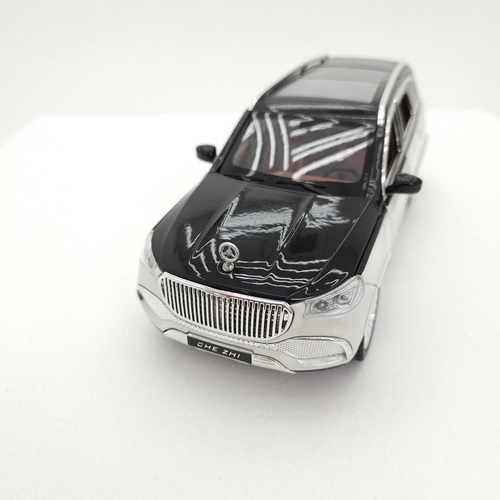 Exquisite 1:24 Scale Mercedes-Benz Maybach SUV Die-cast Model - Black & White Edition
