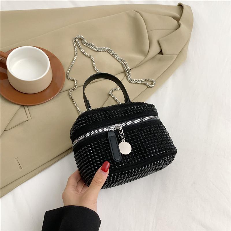 Chic Minimalist Handbag For Women Stylish Fall Bucket Bag With Chain Strap In Black Gray Silver