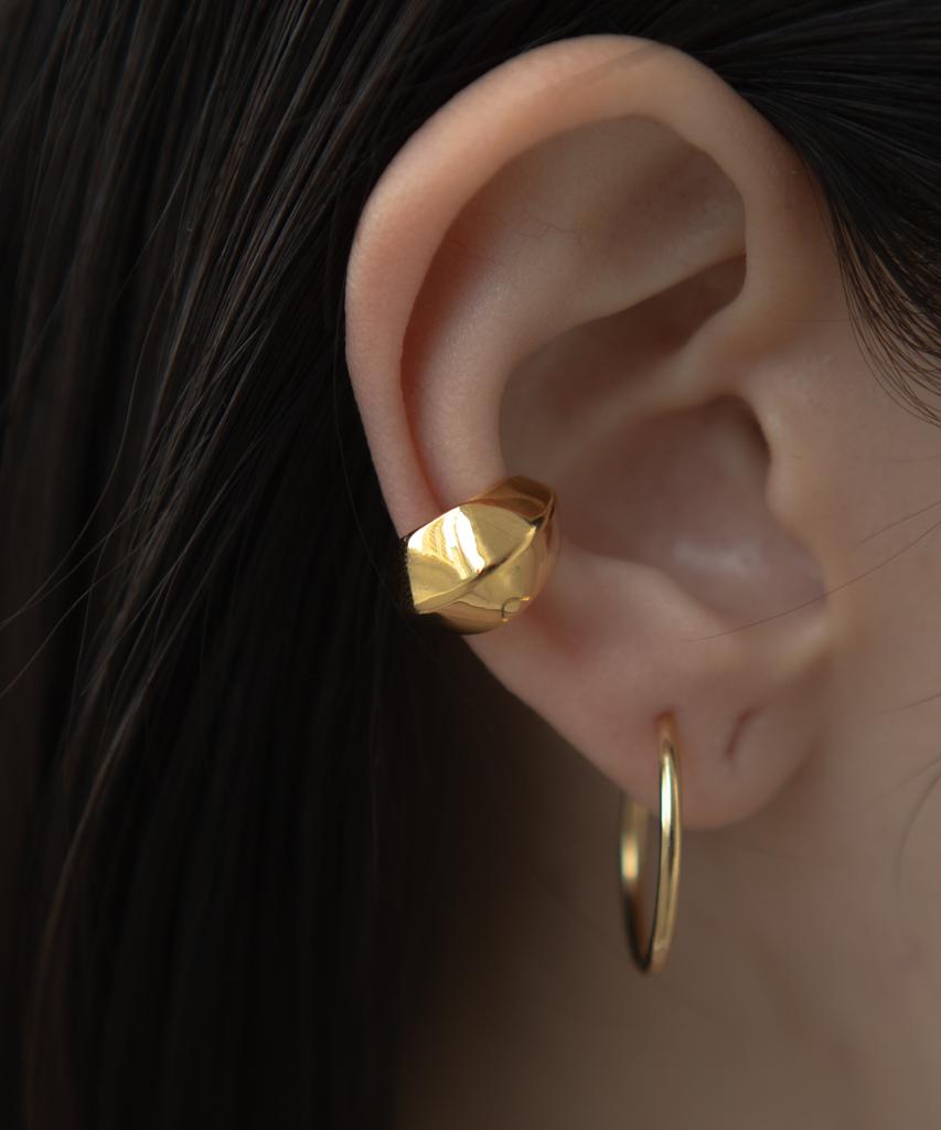Novice Tokyo Disc Hoop Ear Cuff / Gold