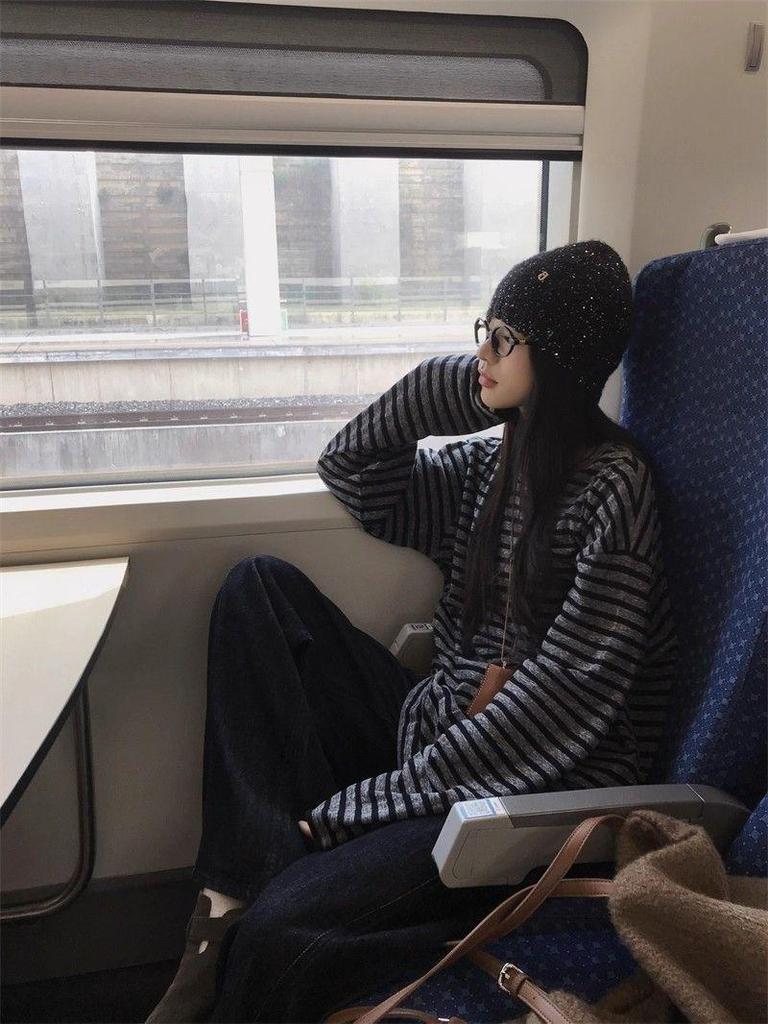 Korean Loose-Fit Color Block Stripe Long Sleeve Women's T-Shirt - Early Autumn 2025