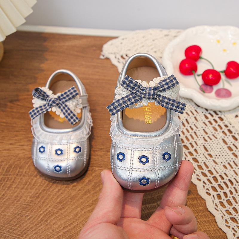 2026Spring style cute embroidered floral princess shoes for baby girls1-3Sweet little toddler with a bow