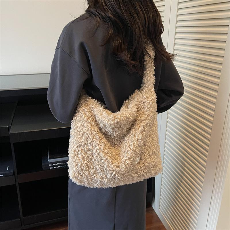 Autumn and winter large-capacity lamb wool bag women's 2025 new trendy fashion messenger tote bag niche plush shoulder bag
