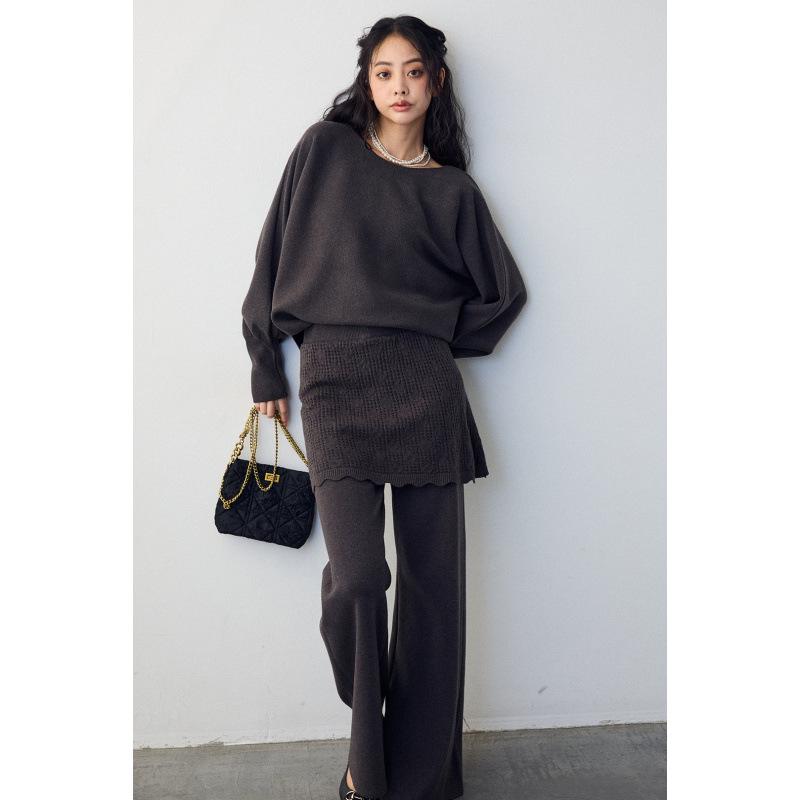 Relaxed Batwing Sleeve Top & Crochet Long Pants Knit Set