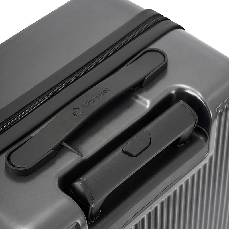 Diplomat HM-61252-1 Hardside Spinner Luggage