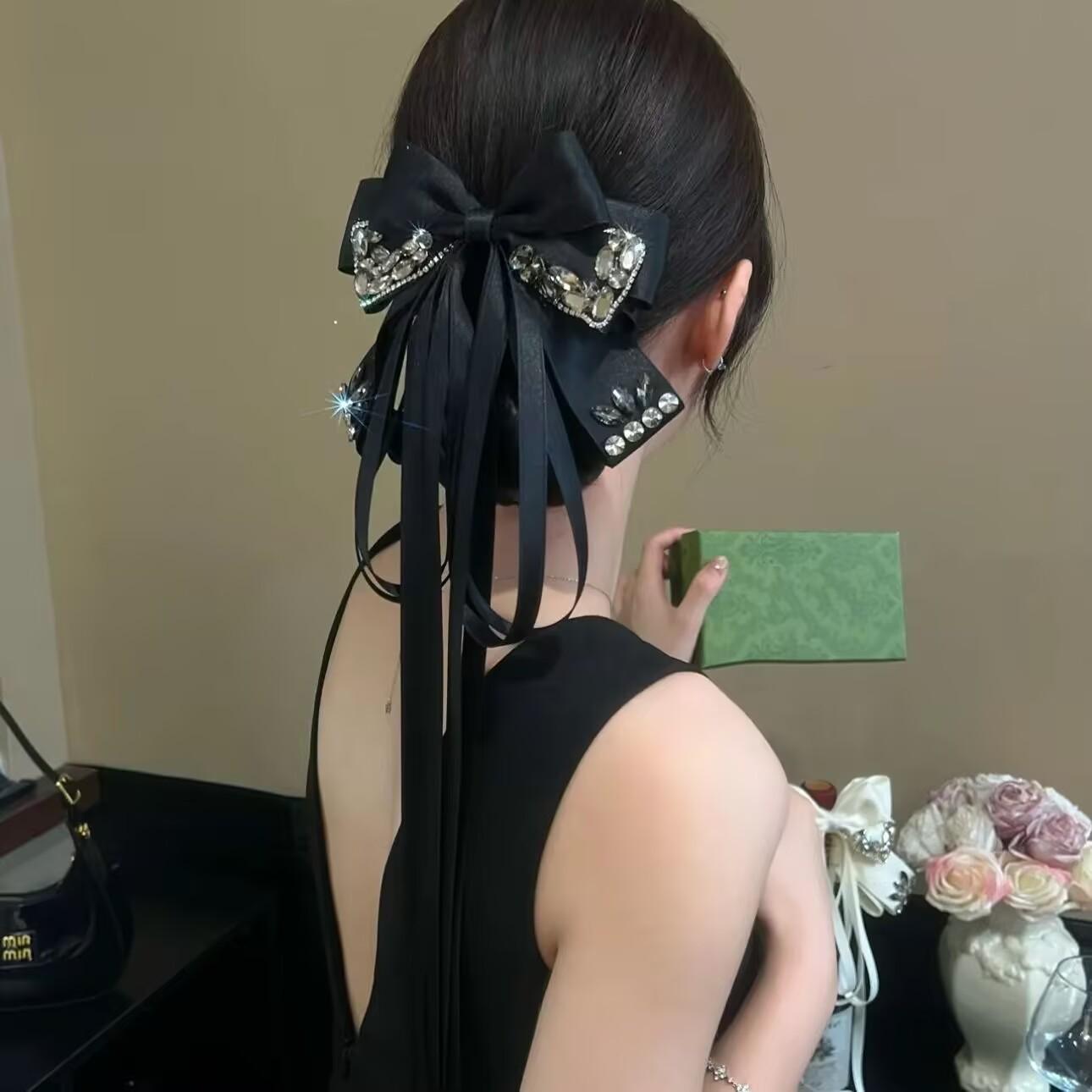 

Элегантная многослойная заколка для волос с бриллиантовой лентой и бантом