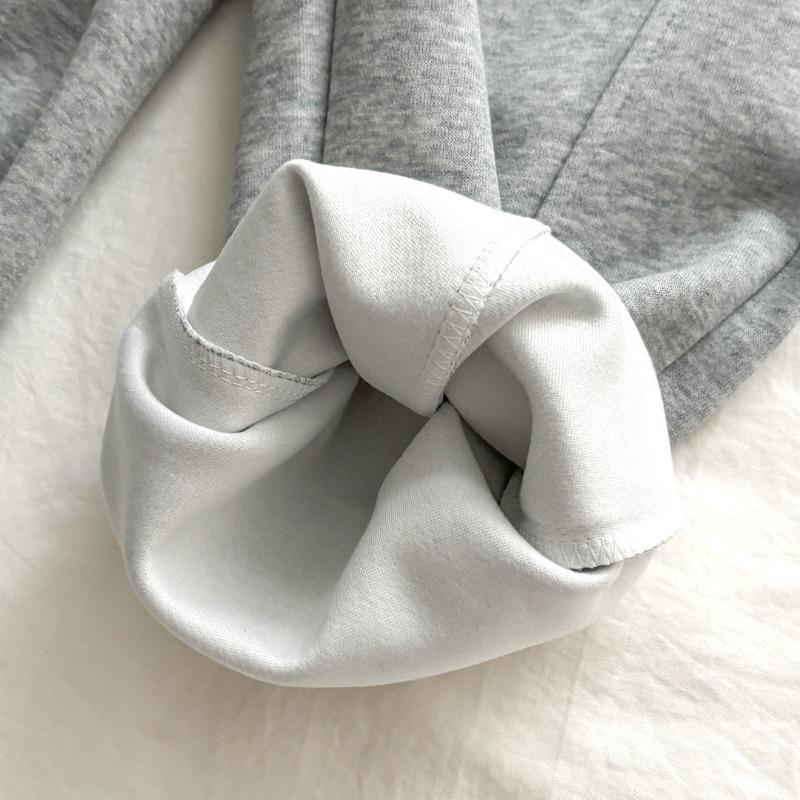 Stylish Korean-Style Cotton Sweatpants for Kids Curved-Leg Pants for Older Boys and Girls (Fall)