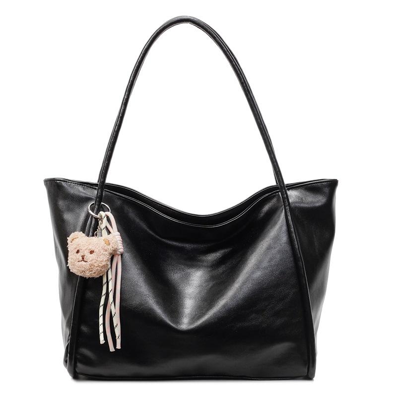 

Весна и лето новая сумка-тоут большой вместимости из мягкой кожи Макарон для студенток для поездок на занятия, универсальная текстурная наплечная сумка Send pendant чёрный