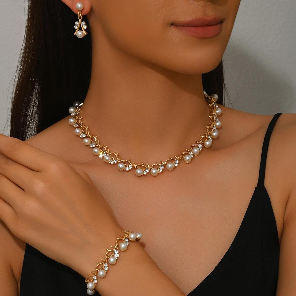 European & American Women's Rhinestone Alloy Necklace Set for Weddings & Banquets