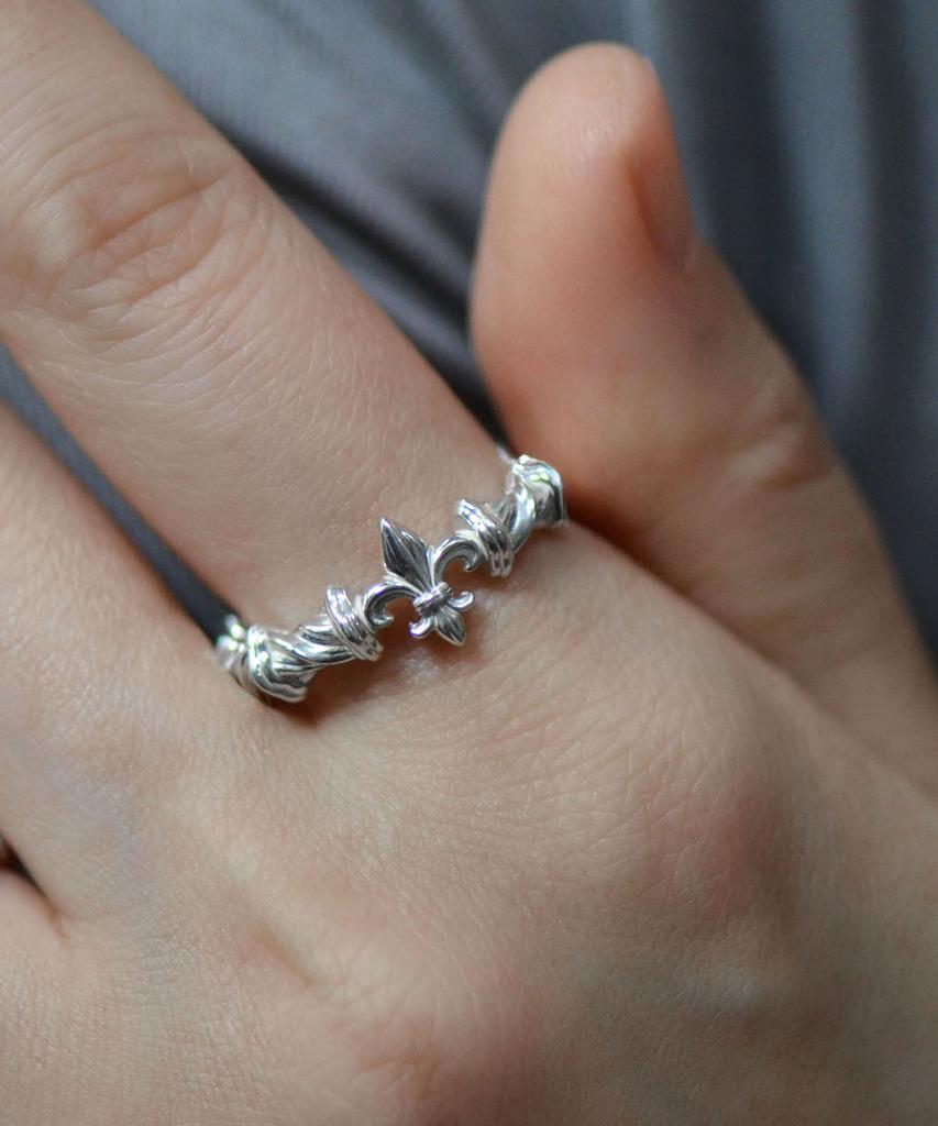 Vivus Columna Bold Silver Ring
