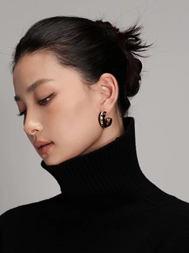 Black Queen Enamel Earrings: Gold-Plated Copper with 925 Silver Needle, Black & Gold High-End Drip Glaze Studs for Women.