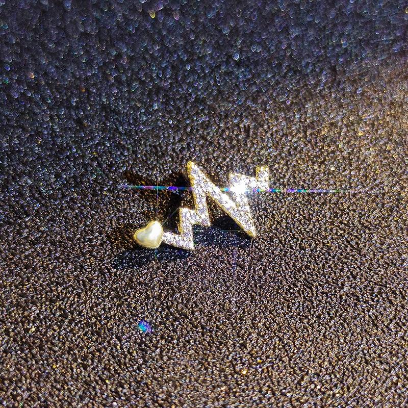 Malá květinová brož Daisy Ženy Oblečení Kabát Šperky Party doplňky Dárek