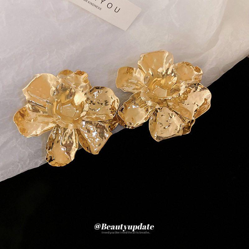 Three-Dimensional Ruched Metal Flower Stud Earrings for Women Fashion High Profile and Generous Earrings Fashionable Earrings Accessible Luxury Fancy