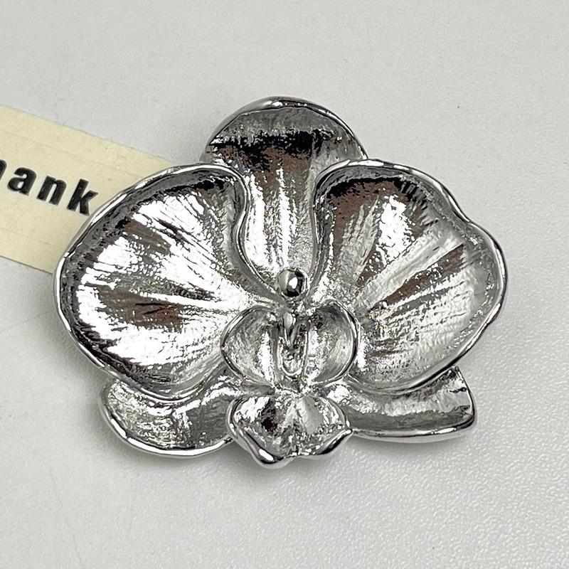 Vintage Phalaenopsis Brooch For Women Girls Exquisite Fashion Metal Flower Corsage Pins Party Dress Jewelry Accessories Gifts