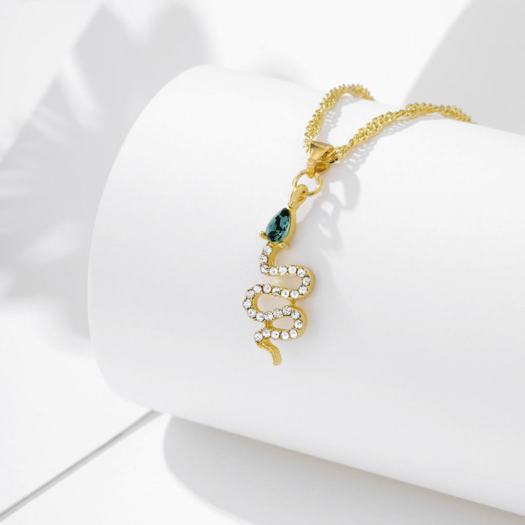 Beautifully Alloy Crafted Moon And Leaf Pendant Necklace With Dazzling Embellishments Rhinestone