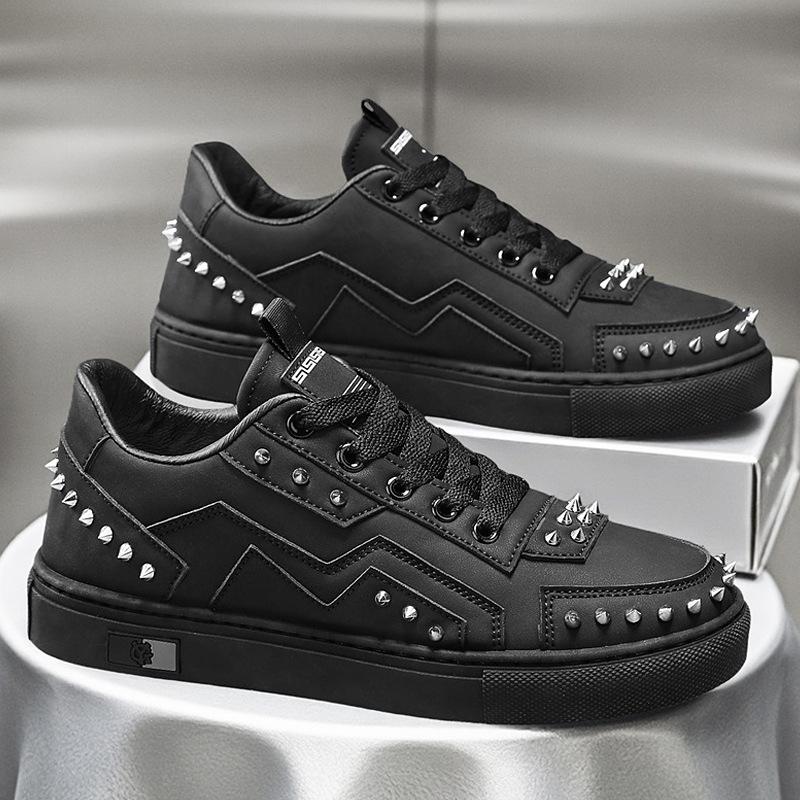 Trendschuhe für Herren Leder Freizeitschuhe Nieten Flache Skateboard-Schuhe Jugend Coole Sneaker