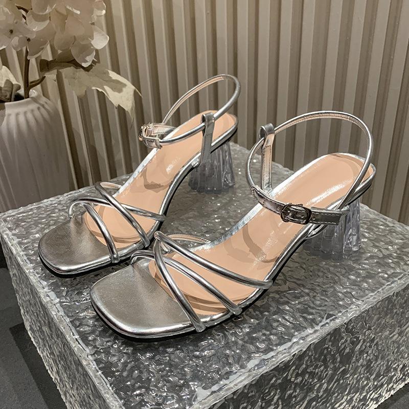 

Босоножки лето 2025 новые универсальные модные с кристаллами на толстом каблуке в сказочном стиле с юбкой римские женские туфли 35 серебряный
