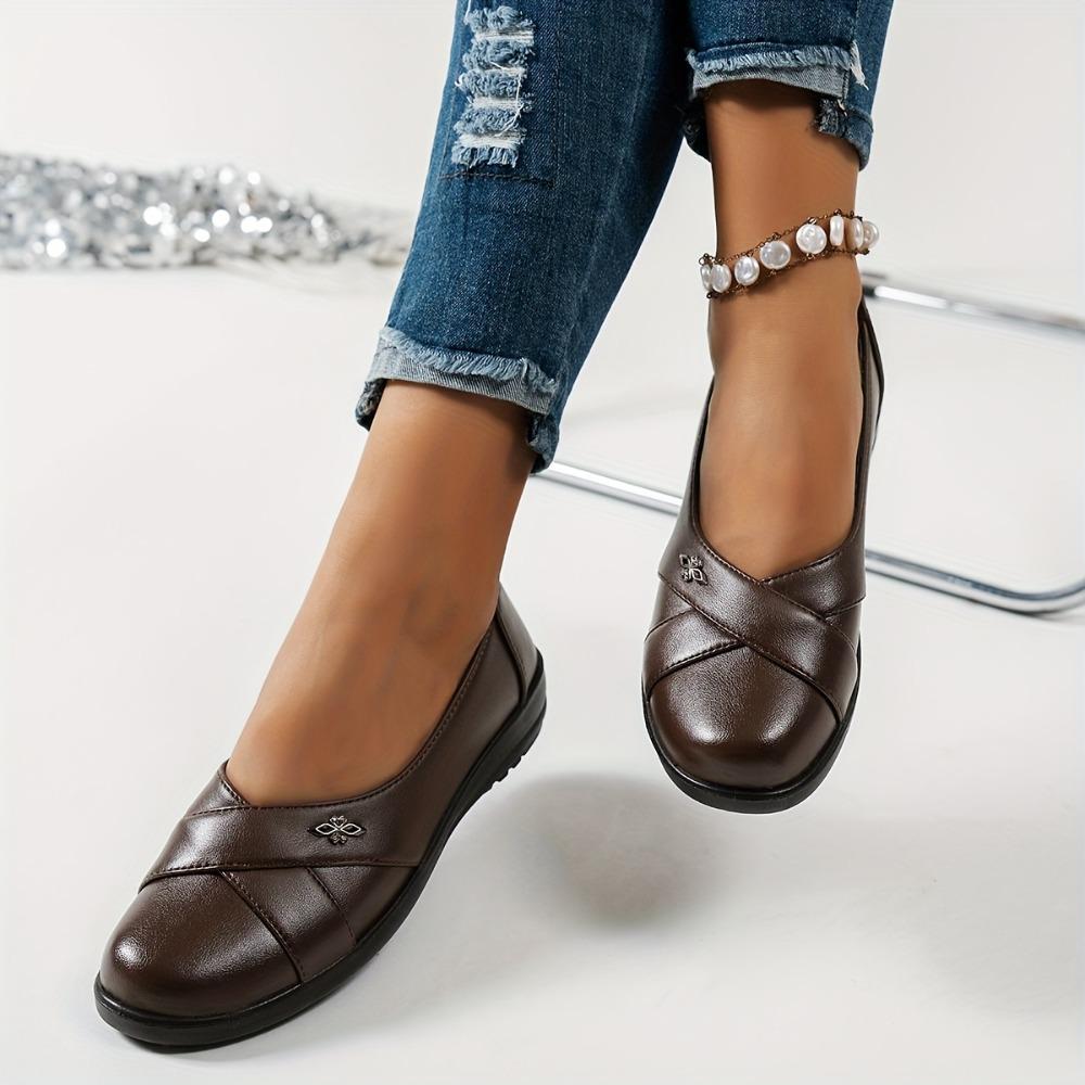 Large Size Popular Minimalist Metal Badge Decoration, Lightweight, Comfortable, Fashionable and Versatile Women's Flat Loafers