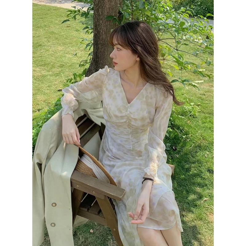 Long-sleeved dress women's autumn gentle temperament slim and thin floral long V-neck fishtail skirt