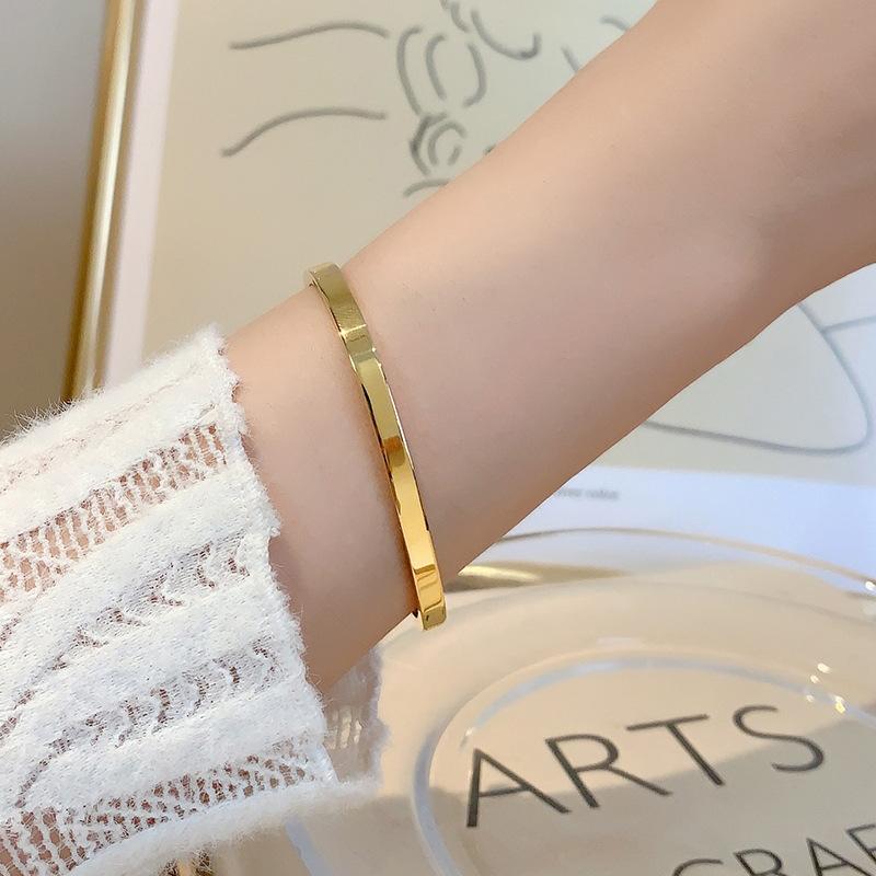 ZAKOL Bracciale Minimalista in Acciaio Inossidabile Placcato Oro Puro con Motivo Semplice per Donne Semplici Braccialetti Impilabili Zircone Regalo