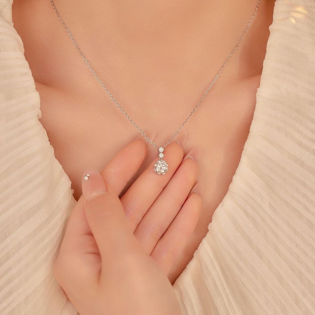 Sterling Silver Simulated Moissanite Snowflake Pendant Necklace for Women - Elegant Fashion Jewelry