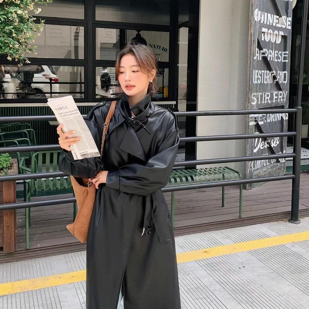 Neuer Herbst- und Winter-PU-Leder-Mantel für Damen, Lange über das Knie reichende Schlanke Windbreaker-Jacke mit Gürtel und Temperament-Mantel