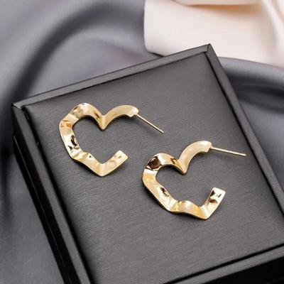 Gold Color Metal Heart Stud Earrings for Women Uneven Unique Geometric Statement Female Fashion Ear Jewelry Party Accessories
