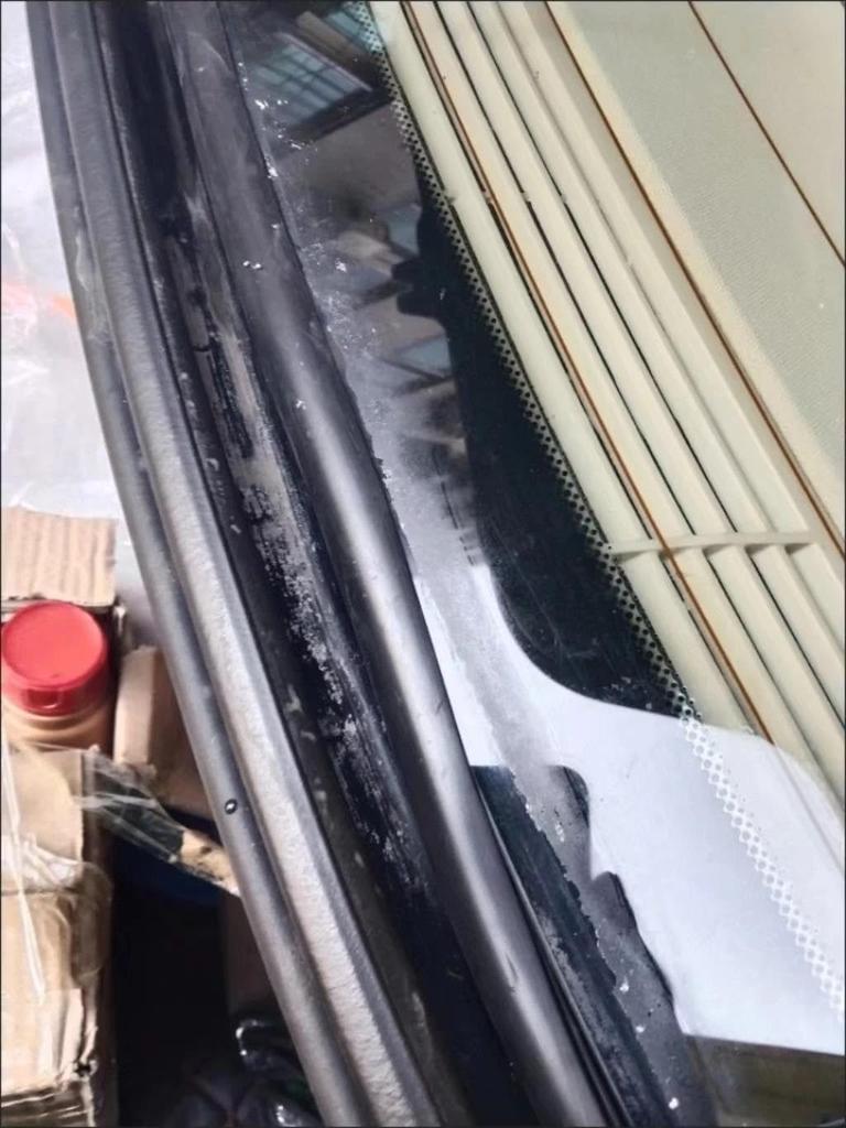 Rear Window Bottom Seal Trim for 5 Series E60 2001-2009 E60 LCI 2005-2009 OEM 51317115412 Car Weatherstrip