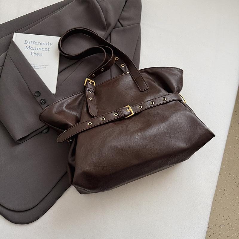 

Модная трендовая сумка-тоут женская 2025 осень новая сумка-подмышка для通勤 большая вместимость повседневная на плечо женская сумка