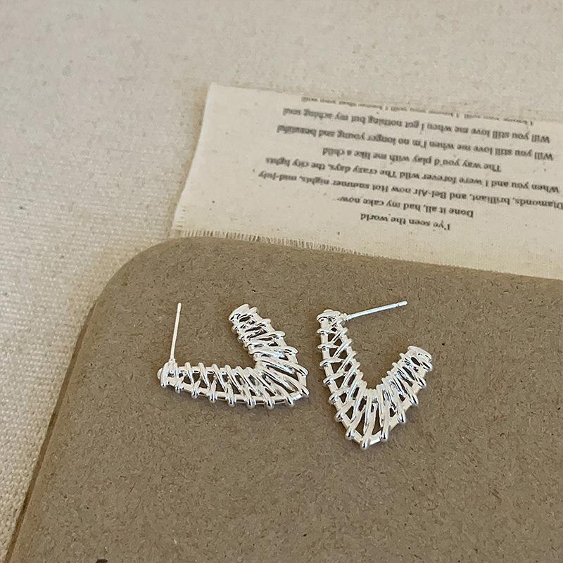 Woven Empty Metal Love Stud Earrings Women'S Exaggeration Unique Design Sense Personality Fashion Temperament Versatile Earrings