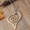 European and American Heart Pendant Sweater Necklace - Autumn/Winter Light Luxury Fashion Accessory