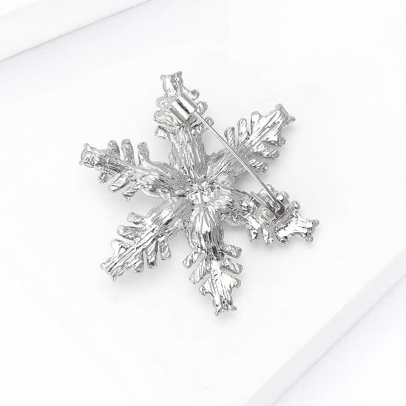 Fashion Rhinestone Winter Snowflake Brooches For Women Unisex Christmas Pin Casual Party Accessories Friends New Year Gifts