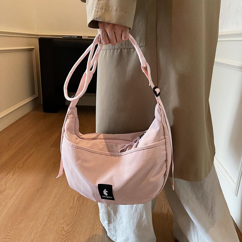 Niche design bag women's 2025 autumn new trendy versatile nylon cloth shoulder armpit bag Internet celebrity hand bag