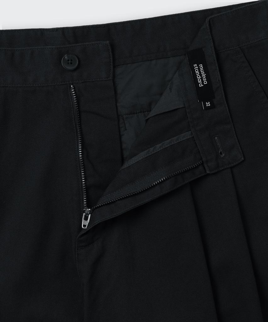 MUSINSA STANDARD Two-Tuck Wide Chino Shorts [Black]