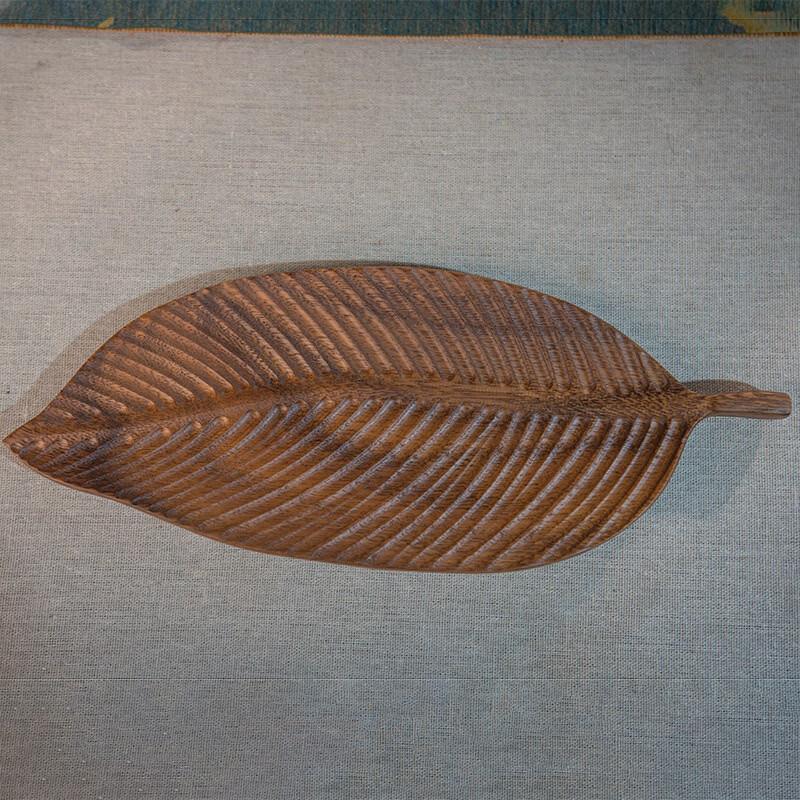 

Walnut Wood Leaf Dessert Snack Tray