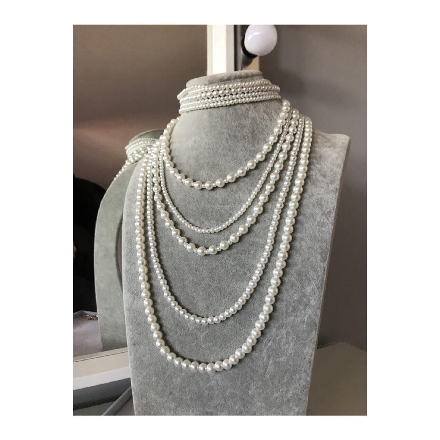 

Long, Multi -pearl Necklace білий