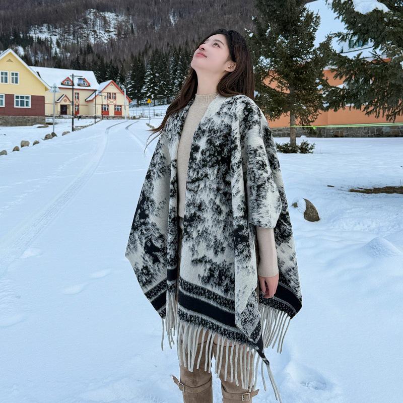 High-End Ink Painting Women's Autumn Winter Shawl Cloak - Warm Travel Cape Outerwear
