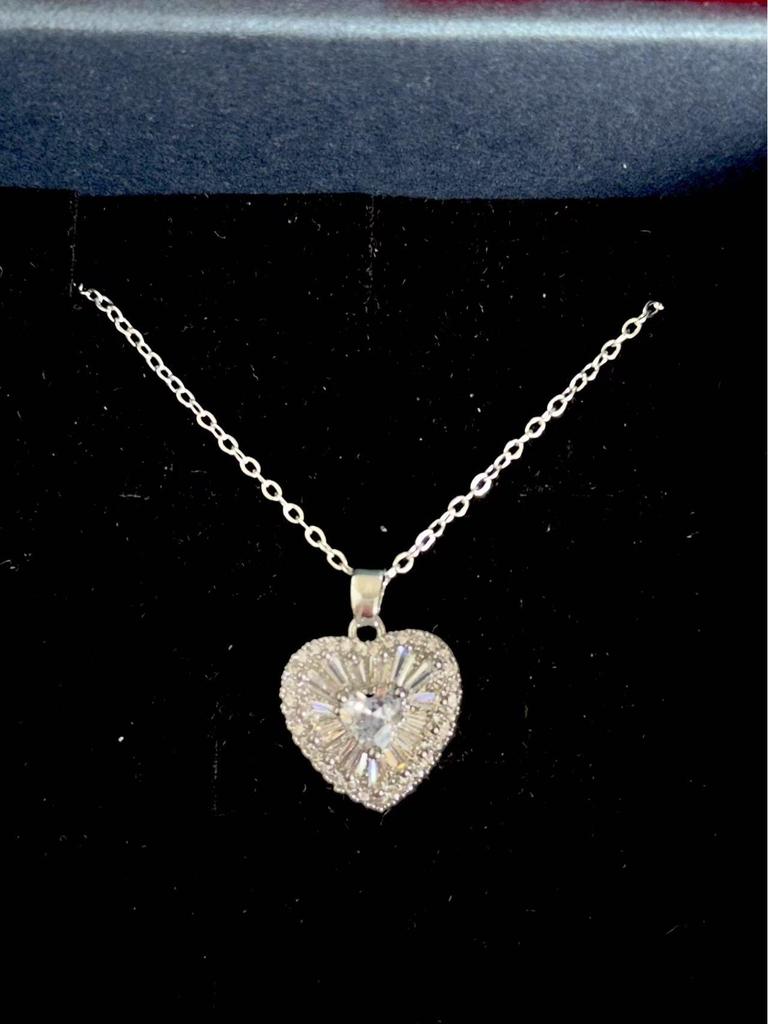 Retro INS Style Multicolor Zircon French Peach Heart Necklace with Diamonds and Titanium Stainless Steel