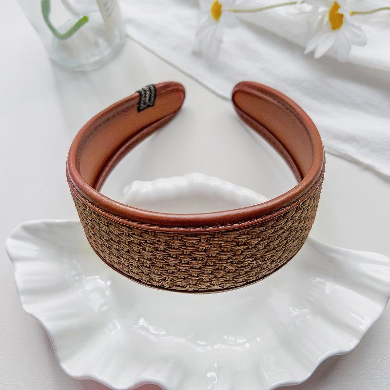 

Кожаный ободок с широким краем Модный ободок Аксессуар для волос с высоким давлением на макушку Заколка для волос Grid Deep Coffee