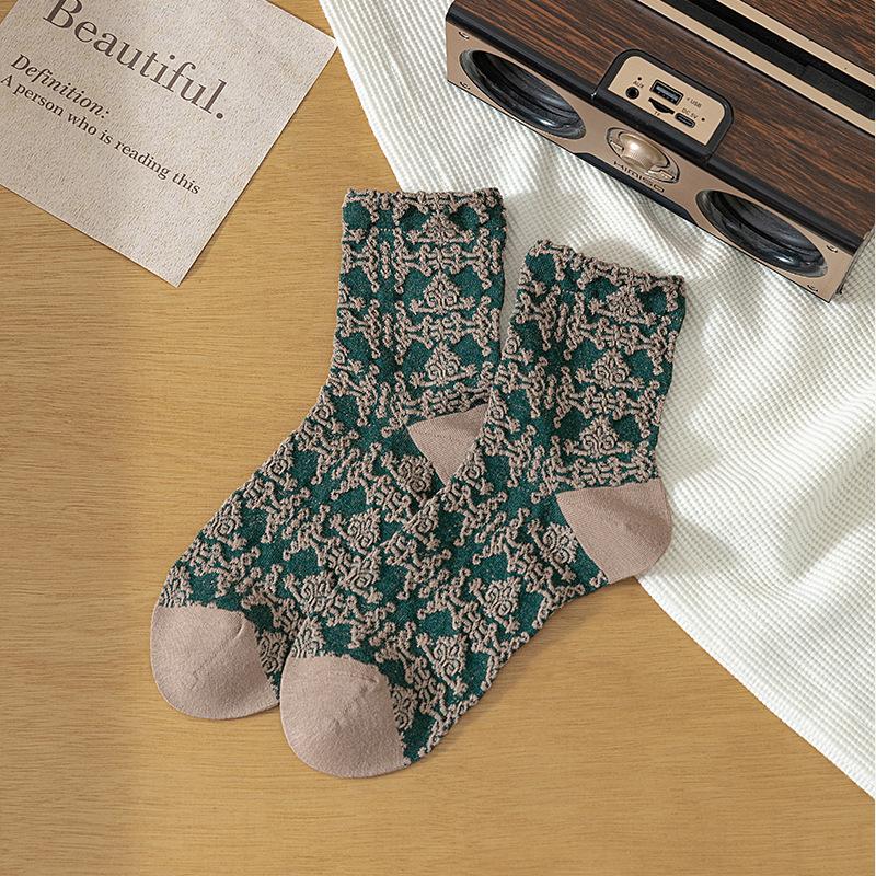 Female Spring and Autumn Literature Retro Stereoscopic Relief Flowers Palace Wind Suction Breathable In The Tube Pile Socks