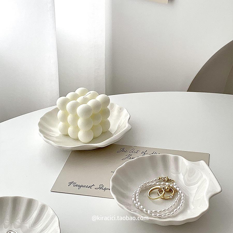 Weiße Keramik Muschelschale: Schlüsselhalter, Schmuckständer, Kerzenständer und Dekoration.